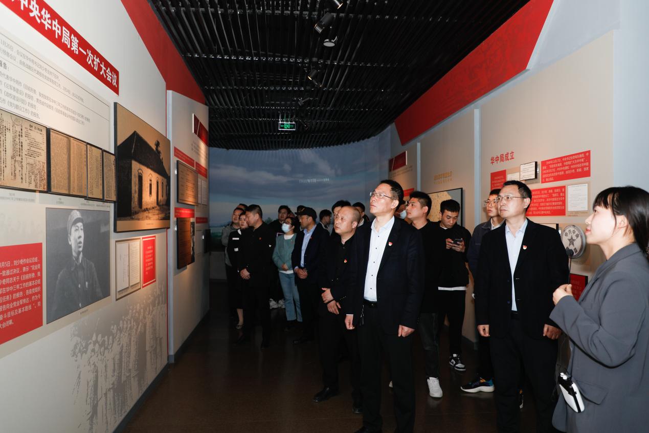 港產(chǎn)公司黨支部開展&ldquo;緬懷革命先烈 傳承紅色基因&rdquo;主題黨日活動(dòng)2.jpg